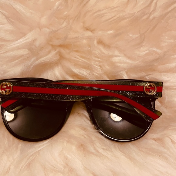 Authentic almost new Gucci Sunglasses - Picture 3 of 5
